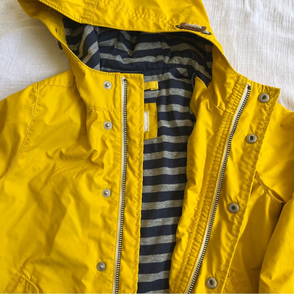 GAP classic yellow hooded raincoat - Picture 9 of 9